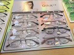 -天空之镜眼镜店蔡司依视路配镜授权零售店(望京颐堤港店)