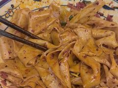 -阿瓦山寨·湘菜现炒·剁椒鱼头王(咸阳总店)