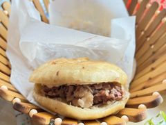 -闫家驴肉老店(华电一校店)