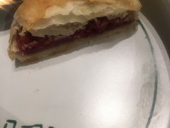 玫瑰鲜花饼-云海肴·汽锅鸡·云南菜(广安门天虹店)
