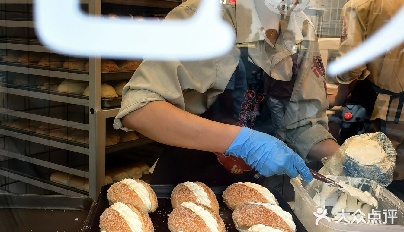 确实碾压了大多数饼屋，再一次证明群众的眼睛是雪亮的