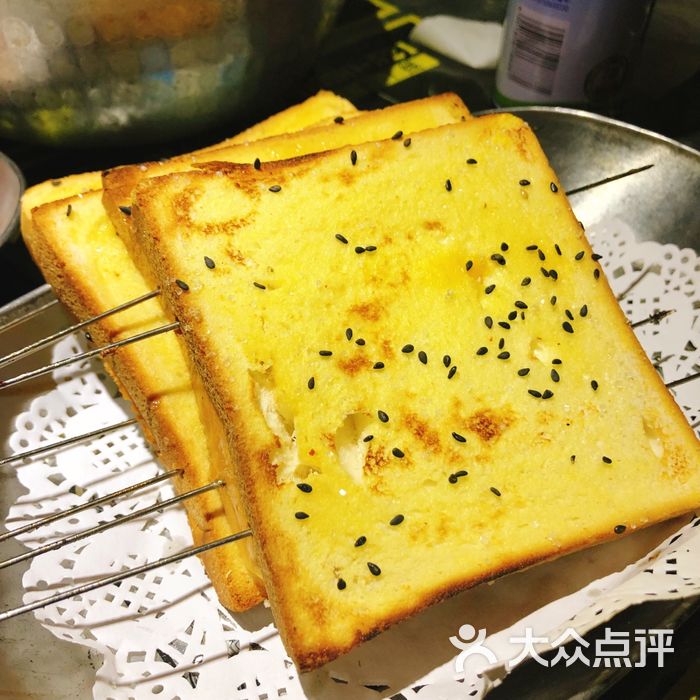 虾蟹制造·有钳人烤面包片图片