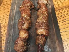 红柳羊肉串-阿里家·新疆烤肉酒場 by MIG