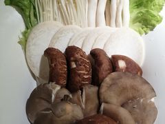 菌菇拼盘-左庭右院鲜牛肉火锅(浦江欢乐颂店)