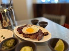 草饲肋眼牛排佐红葱欧芹香辣酱-Ocean's Table 欧舍