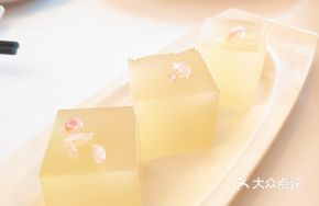 Monkey-Picked Pomelo Cake