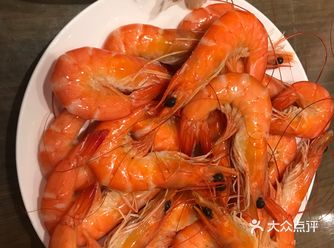 五星级酒店的餐厅环境好，服务态度非常好小哥哥小姐姐很