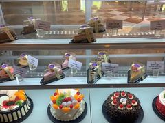 面包甜点陈列柜-广州凤凰城酒店-维也纳西餐厅