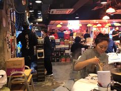 大堂-鲜入围煮花胶鸡海鲜火锅