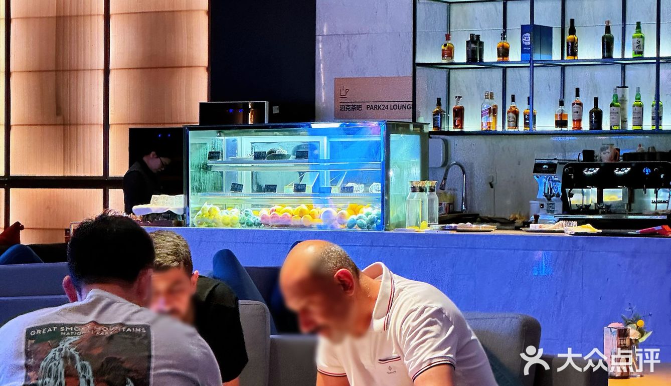 这里的露台view真的好棒，下雨也唯美