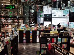 -钟书阁(群光广场店)