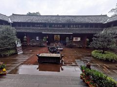 -峨眉山报国寺
