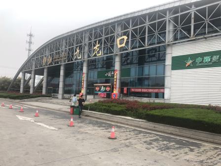 建湖九龙口服务区停车场