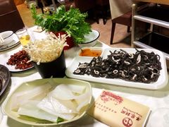 -羊家胡同·龙虾烧烤火锅(龙汇路店)