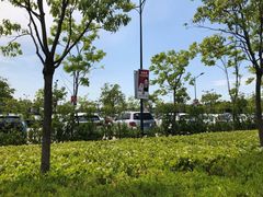 -奕欧来上海购物村停车场