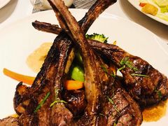 碳烤羊排配蔬菜及迷迭香红酒汁-WOLFGANG PUCK KITCHEN & BAR(迪士尼小镇店)