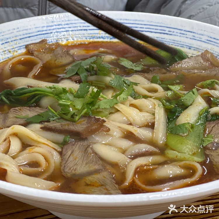 我被这大碗牛肉面征服了｜这要不是用的碗我以为是盆味道绝绝子！