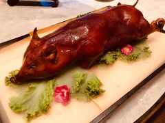 鸿运烤乳猪全体-西安高新洲际酒店•彩丰楼中餐厅