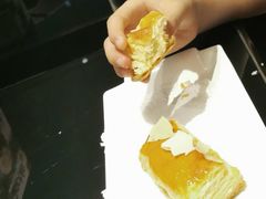 榴莲酥-高第街56号港式餐厅·精选(世茂广场宽厚里大明湖店)