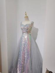 -曼青婚纱礼服馆