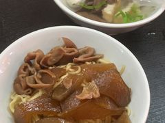 -松树干拌面店