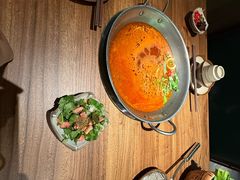 -野山舂·贵州现舂酸汤火锅(鸿通城店)