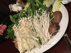 -重庆爽翻天老火锅(临平万达广场店)