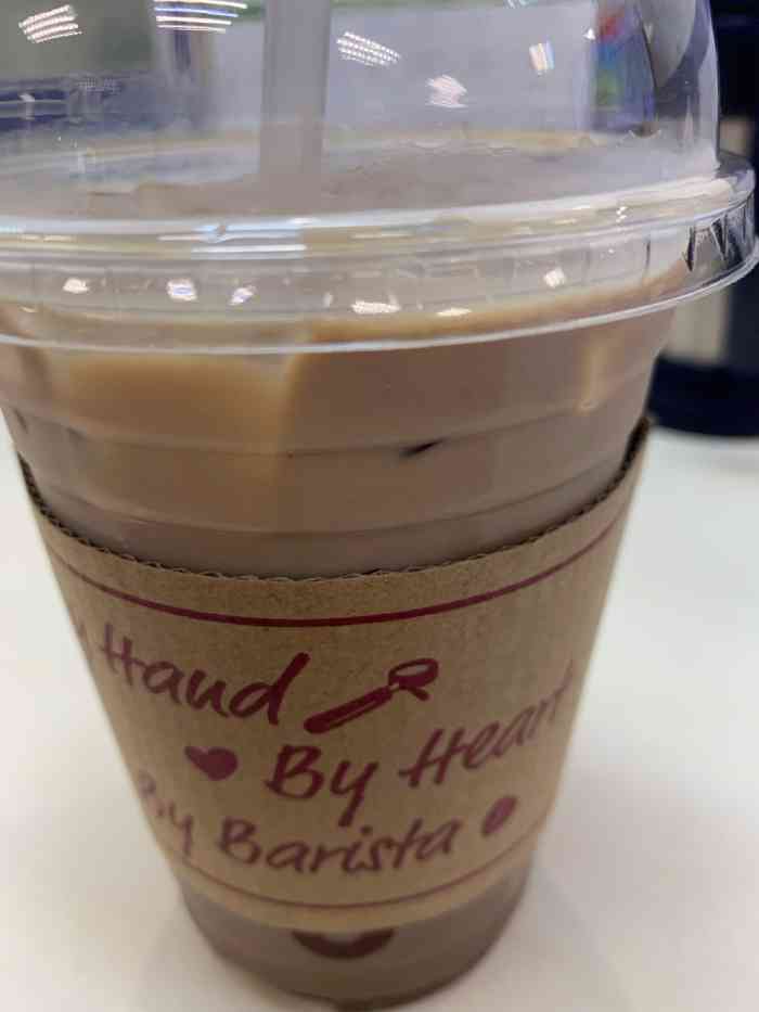 打分 costa的摩卡咖啡,巧克力味道非常非常浓郁,炎热的夏天喝一杯简直