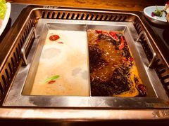 -老牌坊云南鱼豆花火锅(哈西万达店)