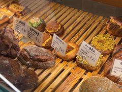 -天井·丑面包搭咖啡