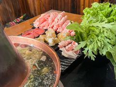 -果松木炭酸菜铜火锅·外婆参鸡汤