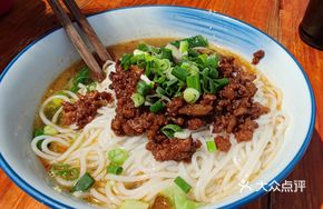 Fried Egg and Meat Sauce Noodles