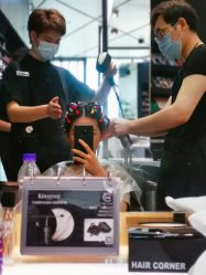 -HAIR CORNER