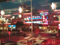 坐在窗口拍对面-川中故事·成都老火锅(东书房店)