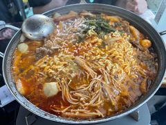 部队锅-MI WU FACTORY米屋美食工厂餐厅(绿地店)