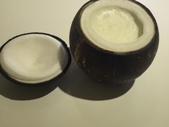 -志龙皇冠吃货椰子铺