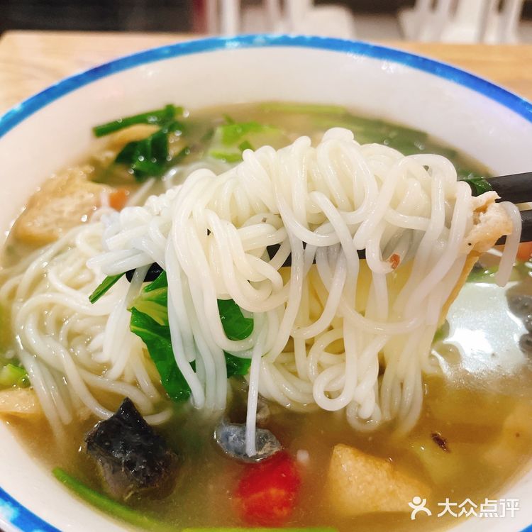 开在西斗门附近的这家乌鸡米线，味道还可以