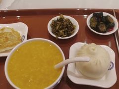 -白金汉爵大酒店-24小时餐厅