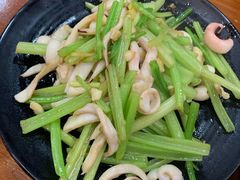 鱿鱼炒芹菜-台州老六海鲜面馆(上南总店)