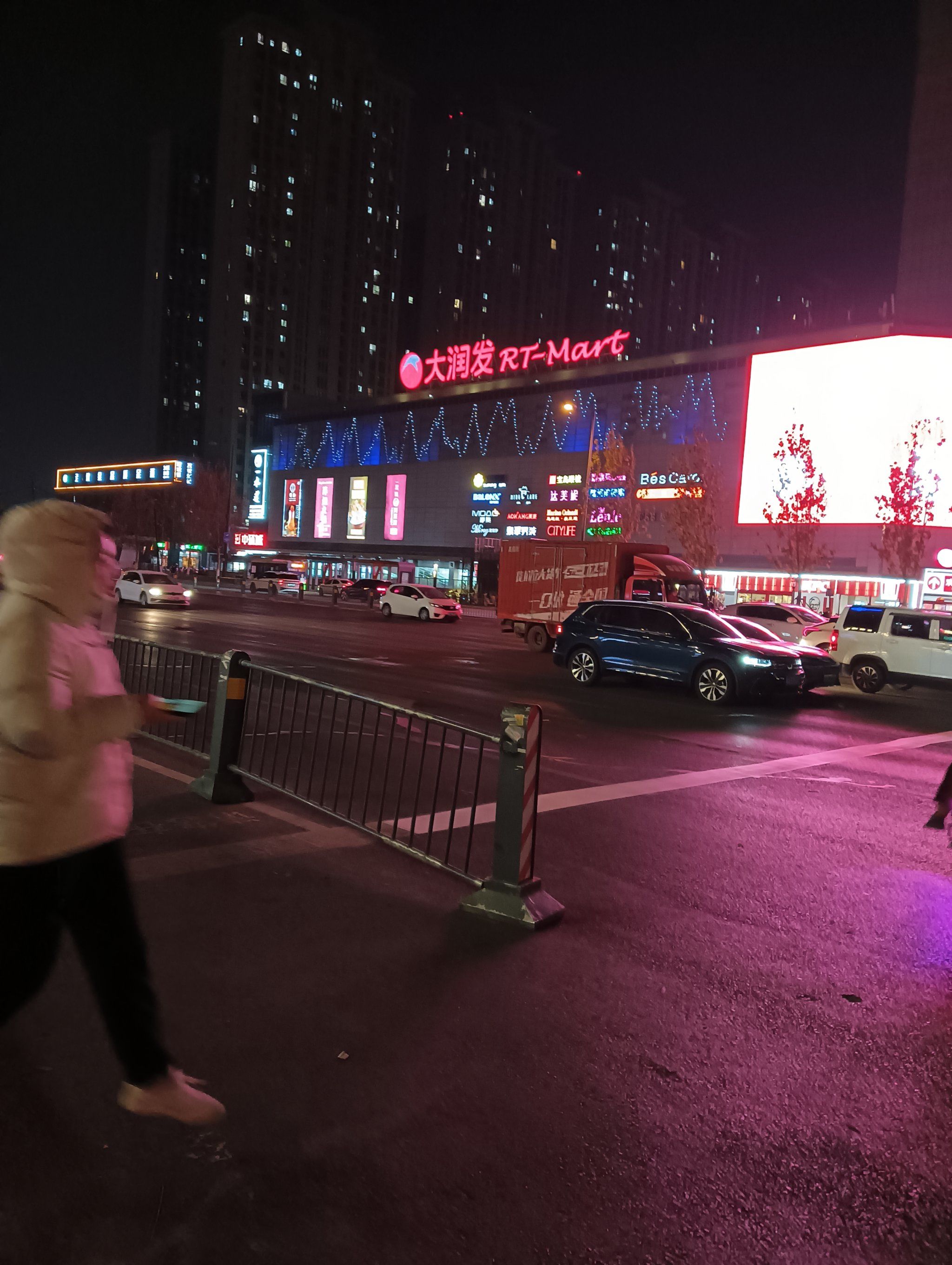 中环城大润发超市