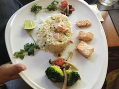 -Chom Cafe and Restaurant