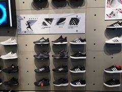 -阿迪达斯(武林银泰三叶草店)