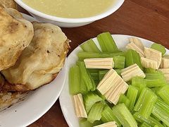 芹菜腐竹-宝瑞门钉肉饼店