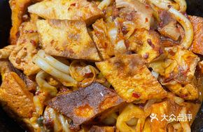 Xinjiang Fried Rice Noodles with Half Naan