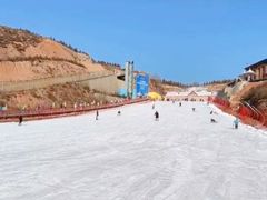 -采薇庄园四季滑雪场