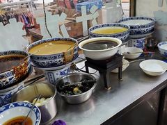 自助调料区-何老二卤汁凉粉