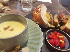 -HIGH FIVE哈福手工汉堡(桂林路店)