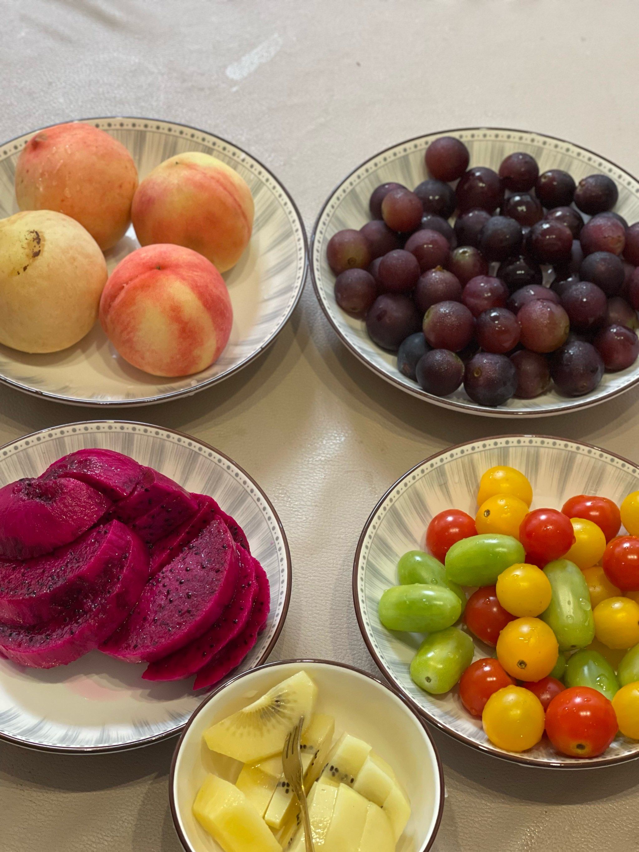 优质笔记萌芽计划
今天的快乐都是水果给的
又是39度的一天,热的