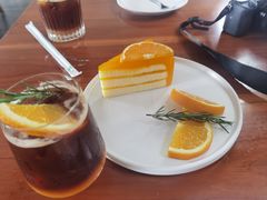 -Chom Cafe and Restaurant