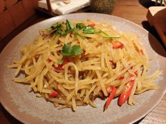 招牌土豆丝-破三川·新川菜(静安大融城店)